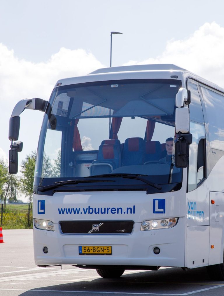 Bus leerling op het terrein